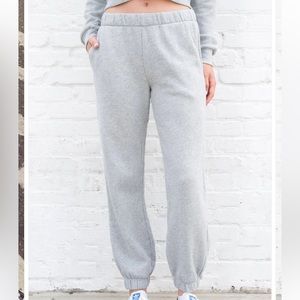 Brandy Melville Rosa sweatpants